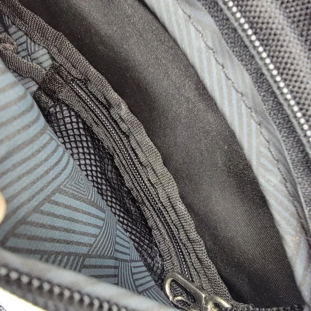 Ricardo Beverly Hills Bag Black Crossbody Nylon Travel Carry‎ On Multi Pockets